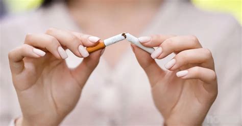 Simbolična upodobitev cigaretnega dima, alkohola in drog, prečrtanih