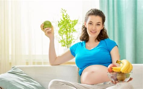 Srečen par med nosečnostjo