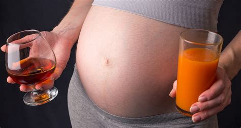 Nosečnica pije Coca-Colo