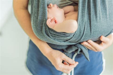 Dojenček v ergonomski nosilki