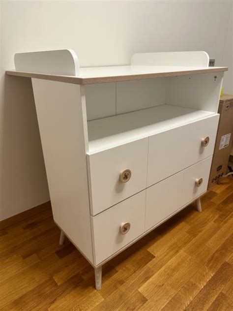 previjalna komoda kot predalnik