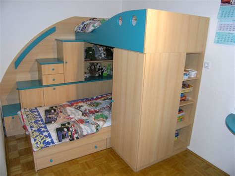 Primer otroške sobe opremljene s pohištvom po meri