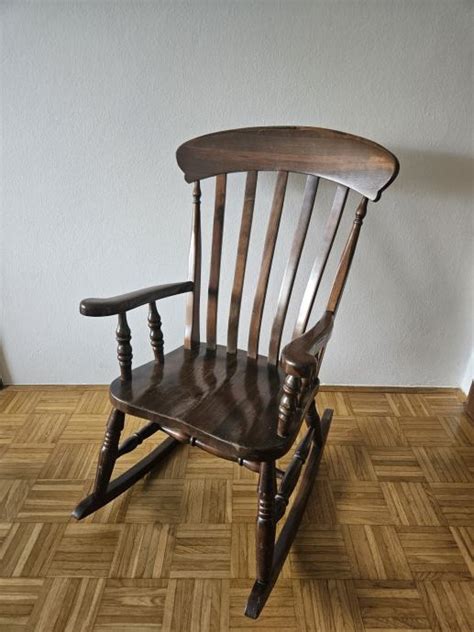 Lesen gugalnik na vrtu