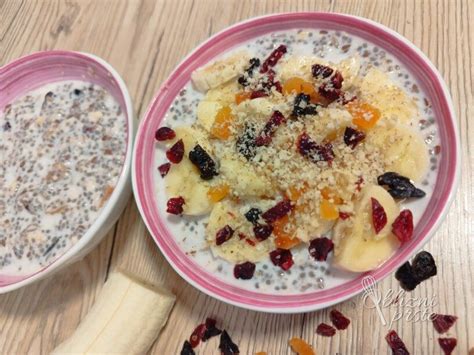 Skleda svežega sadja in oreščkov kot zdrav prigrizek