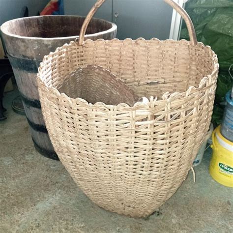 Košara svežih češenj