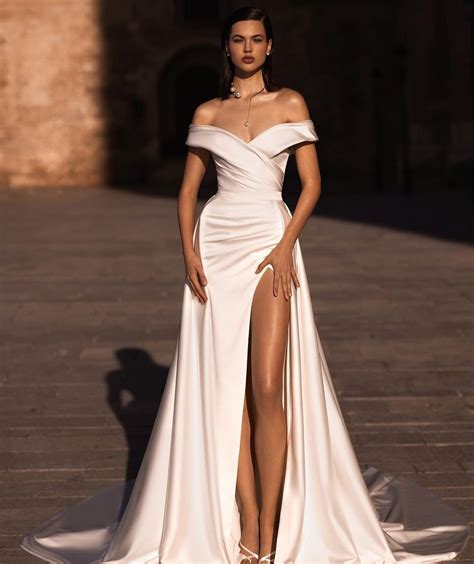 Simbolični prikaz poroke v džamiji