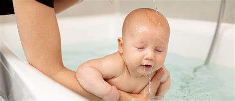 Nega novorojenčka - kopanje