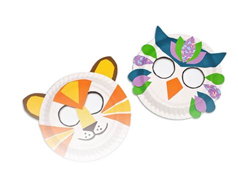 doma narejena pustna maska