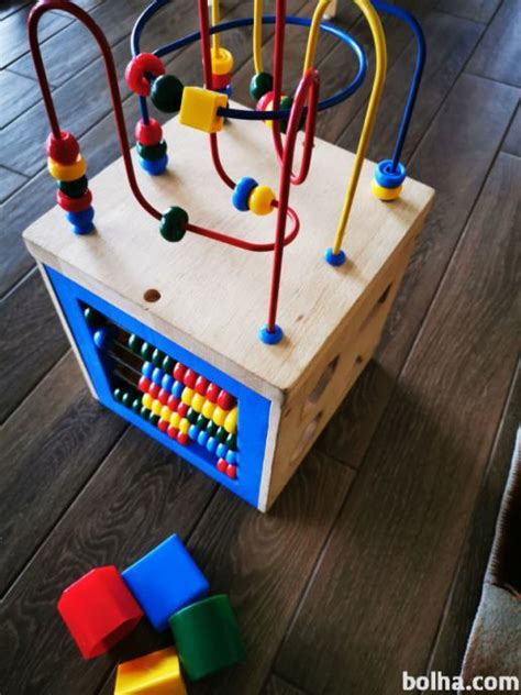 Diagram, ki prikazuje prednosti lesenih igrač v primerjavi s plastičnimi