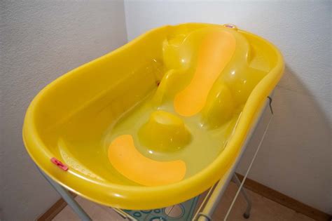 Ilustracija temperature vode za kopanje dojenčka