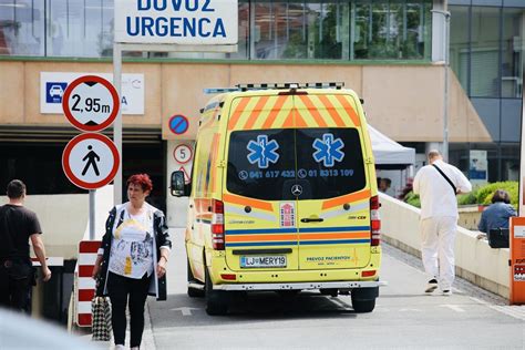 Simbolična slika delodajalca in delavca, ki sodelujeta pri varnosti