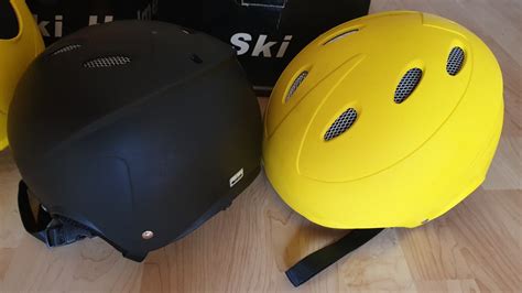 Simbol kolesarja z uporabo čelade in odsevnega jopiča