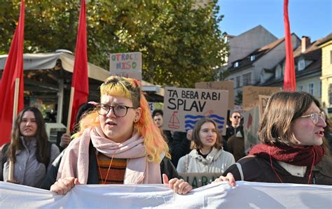 Simbolična fotografija žensk v podporo pravicam do splava