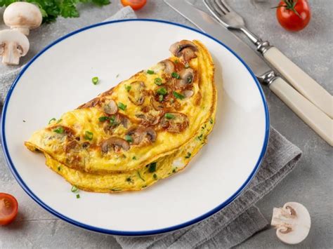 priprava omlete na ponvi