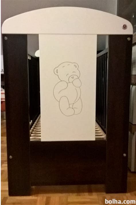 otroška postelja medvedek