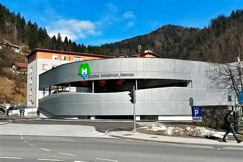 Zunanji pogled na Splošno bolnišnico Jesenice