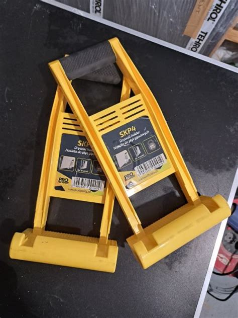 Ilustracija različnih vrst slingov in trakov za nošenje