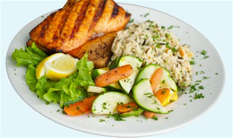 Nosečnica z zdravim obrokom