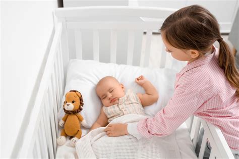 Dve dojenčici v posteljici