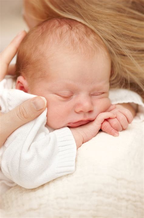 Dojenčkovo blato različnih barv in tekstur