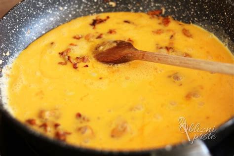 Diagram, ki prikazuje pravilno pripravljena umešana jajca