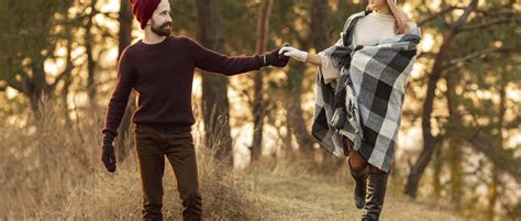 simbolična slika otroka, ki čaka na odločitev