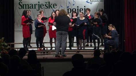 skupina mamic, ki se pogovarjajo