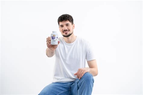 Ilustracija sibirske čage na brezovem drevesu