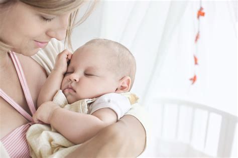 Dojenje - naravna vez med materjo in otrokom