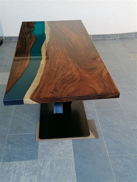 simulacija vode z epoksi smolo