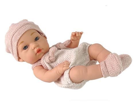 Dojenček z roza pletenimi rokavičkami