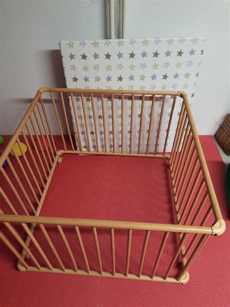 Otroška stajica z igračami