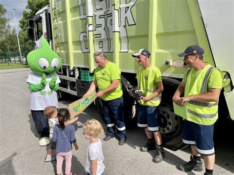 Otroci pri ločevanju odpadkov