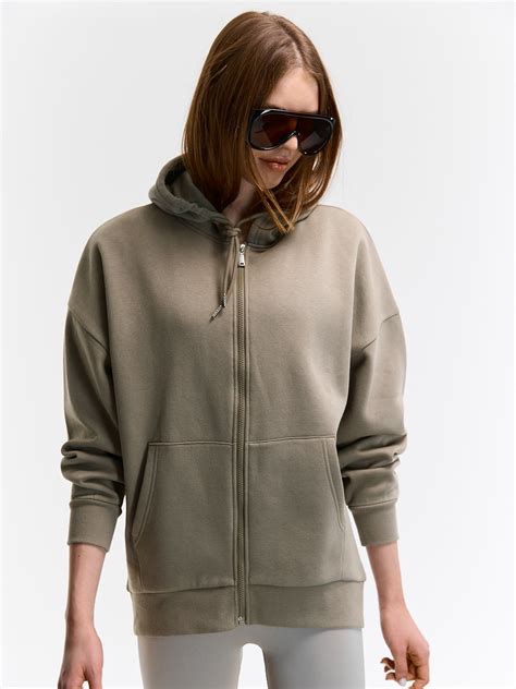 Detail zimskega pajaca z zadrgo in kapuco