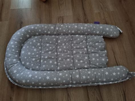 Protidrsno ležišče za dojenčka v kadi