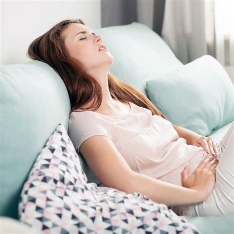 Prikaz sprememb na ženskih prsih v zgodnji nosečnosti