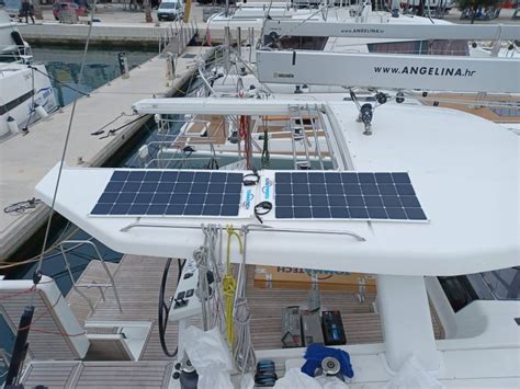 Vizualizacija koncepta plovila s solarnimi paneli in vetrnimi turbinami