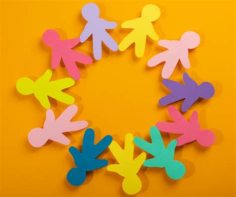 simbolična upodobitev ravnotežja med individualnimi pravicami in družbenimi interesi