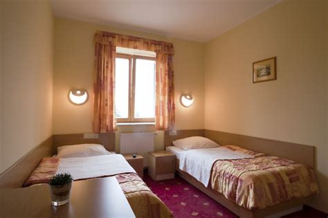 Notranjost dvoposteljne sobe na poporodnem oddelku.