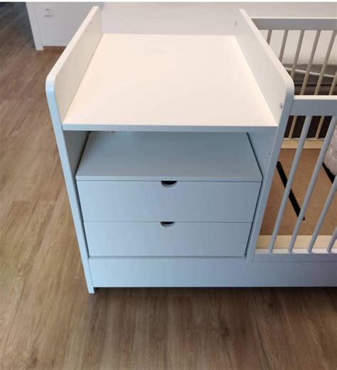 notranjost otroške sobe s previjalno komodo