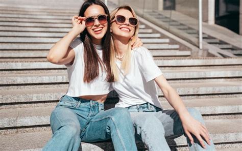 Prijateljice presenetijo izkušeno nosečnico