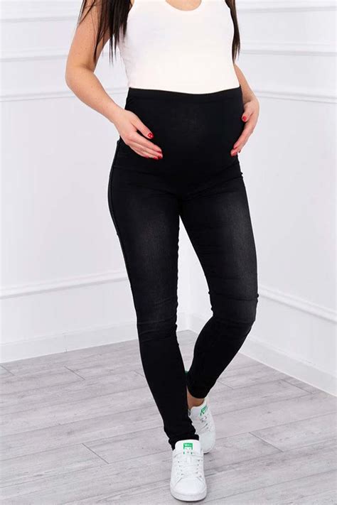 Pregled različnih materialov za nosečniška oblačila