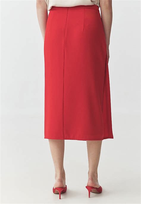 Primeri krojev nosečniških oblek z gubami in prilagodljivimi elementi