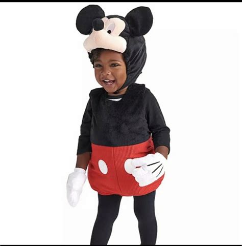 Otrok oblečen v kostum Mickey Mouse