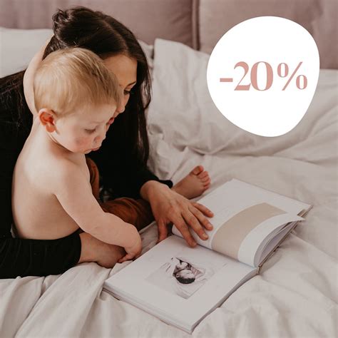 Odprta Baby beležnica z vstavljeno fotografijo