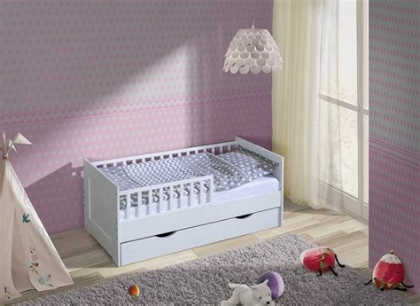 Otroška posteljica z varnostno ograjico