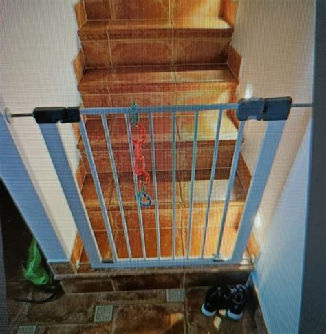 Varnostna ograjica na vrhu stopnišča