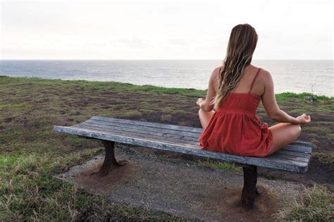 žena med meditacijo