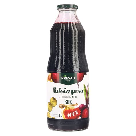 Slika, ki prikazuje sveže pripravljen sok rdeče pese v kozarcu