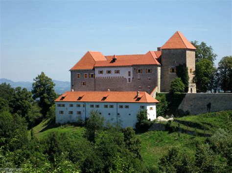 Grad Podsreda ob sončnem vzhodu